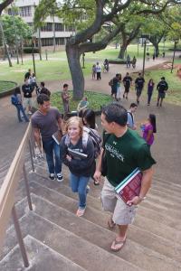 UH Manoa students on the steps to Hamilton Library.