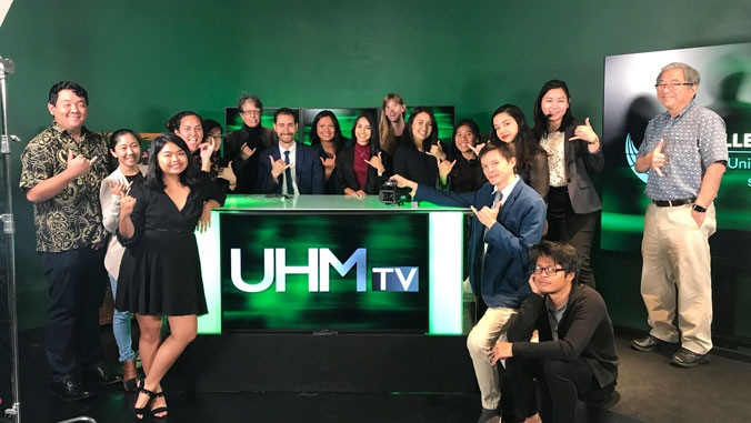 Baraquio with UHMtv students