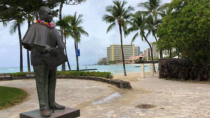 Waikiki beach and Duke statue