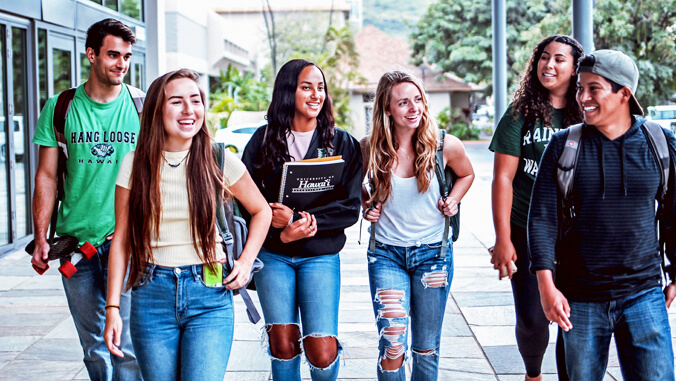 U H Manoa students walking together