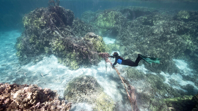 diver pulling at marine debris