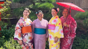 4 women wearing kimono