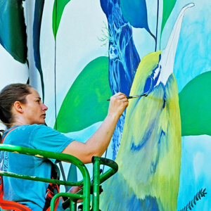 New mural at UH Hilo honors endangered native bird