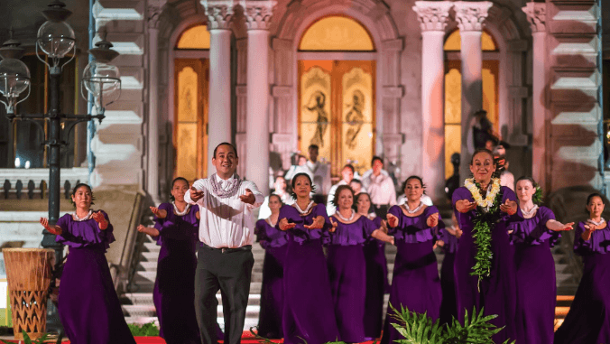 dancers in front iolani palace